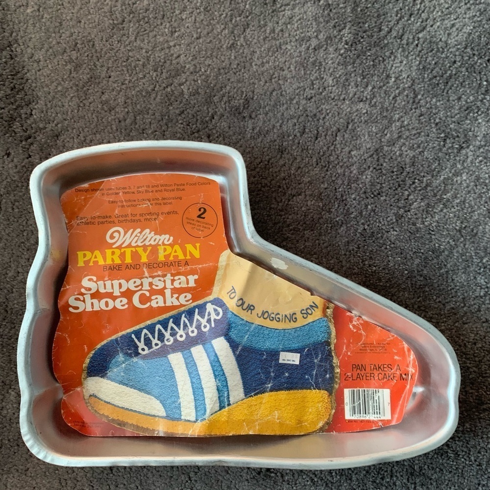 Vintage Wilton BIG SNEAKER GYM SHOE Cake Pan & insert. Good used condition. - Picture 3 of 3